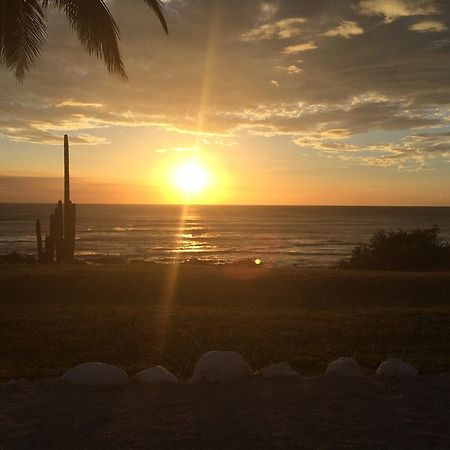 ホテル イグアナスル Playa Junquillal エクステリア 写真